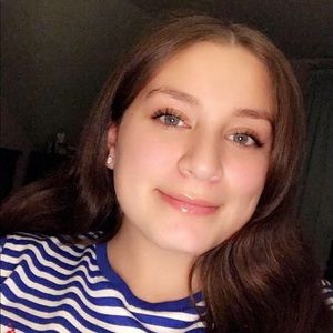 Meet your Posher, Alicia